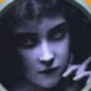 Meet your Posher, Queen inthe